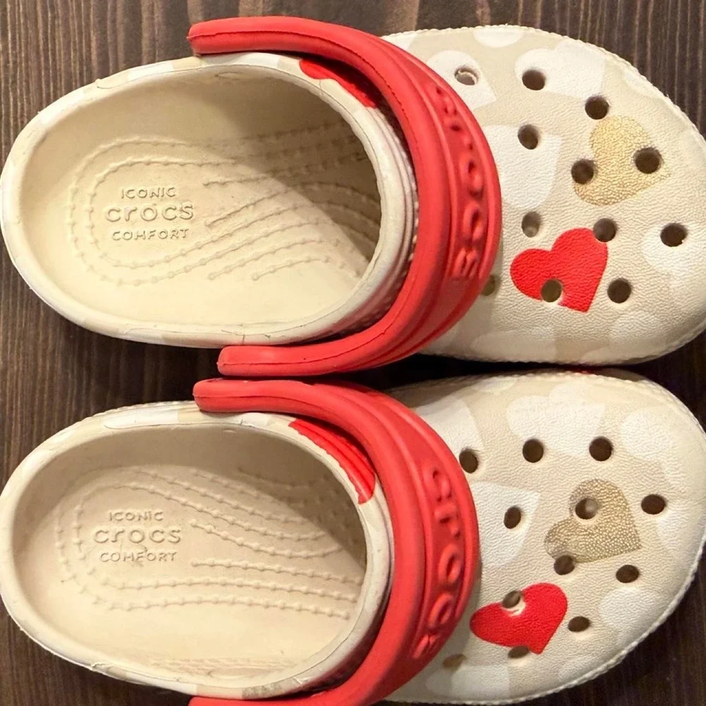 Crocs Classic Kids Clogs Heart Print Cream Red Gold Size C6